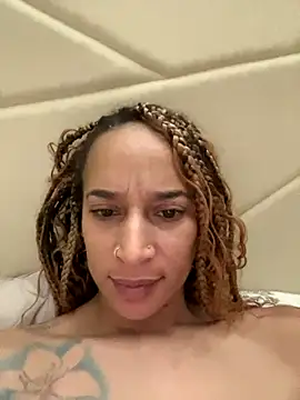 Snapshot of Shuggabutt chatting on 09/28/25, 04:23 Shuggabutt online show from 09/28/25, 04:23