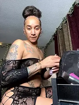 Snapshot of Shuggabutt chatting on 01/15/26, 01:21 Shuggabutt online show from 01/15/26, 01:21