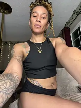 Snapshot of Shuggabutt chatting on 02/04/26, 02:01 Shuggabutt online show from 02/04/26, 02:01