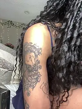 Snapshot of Shuggabutt chatting on 02/20/26, 04:40 Shuggabutt online show from 02/20/26, 04:40