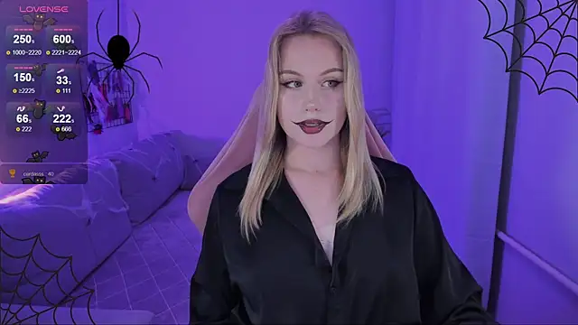 Snapshot of Honey_blonde chatting on 10/31/25, 10:00 Honey blonde online show from 10/31/25, 10:00