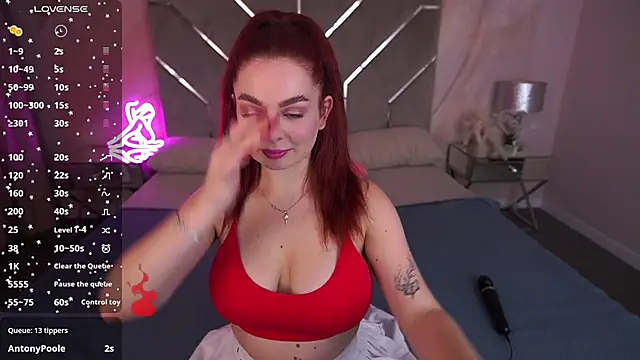 Snapshot of CarolinaDia chatting on 03/16/25, 12:01 CarolinaDia online show from 03/16/25, 12:01