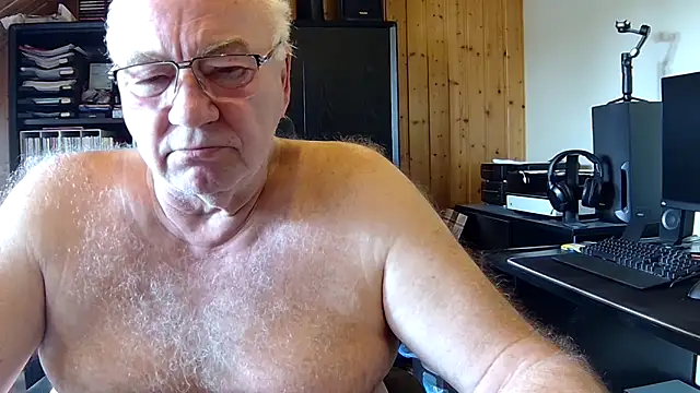 Snapshot of biggandybig chatting on 04/03/26, 10:57 biggandybig online show from 04/03/26, 10:57