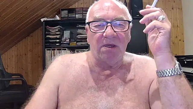 Snapshot of biggandybig chatting on 04/18/26, 10:32 biggandybig online show from 04/18/26, 10:32