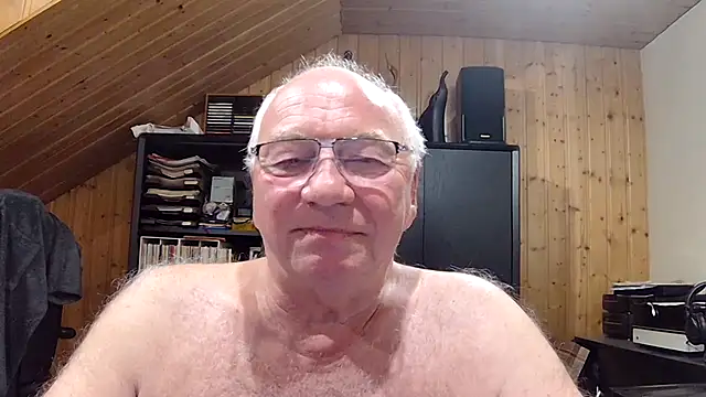 Snapshot of biggandybig chatting on 04/30/26, 10:36 biggandybig online show from 04/30/26, 10:36