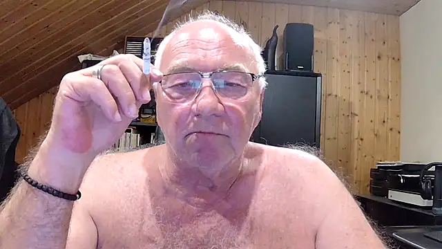 Snapshot of biggandybig chatting on 05/02/26, 12:37 biggandybig online show from 05/02/26, 12:37