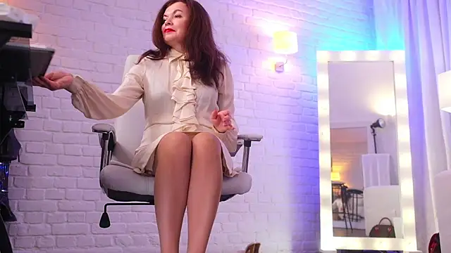 Nylon Legs online show from 12/03/25, 09:46