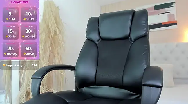 Snapshot of LOISE-XX chatting on 12/14/24, 10:34 LOISE-XX online show from 12/14/24, 10:34