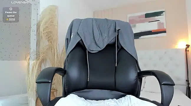 Snapshot of LOISE-XX chatting on 01/04/25, 06:52 LOISE-XX online show from 01/04/25, 06:52