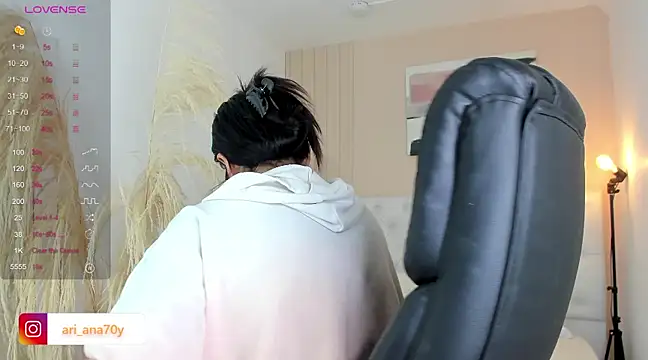 Snapshot of LOISE-XX chatting on 02/06/25, 06:08 LOISE-XX online show from 02/06/25, 06:08