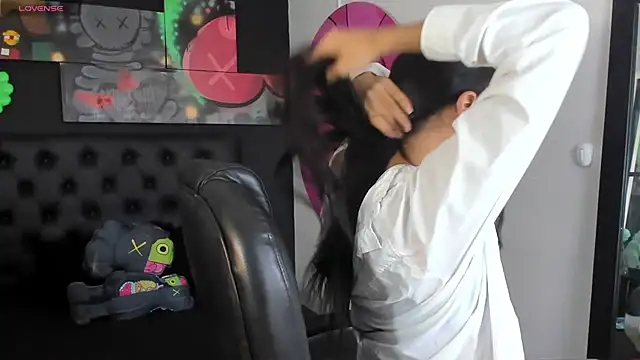 Snapshot of LOISE-XX chatting on 09/09/25, 02:05 LOISE-XX online show from 09/09/25, 02:05