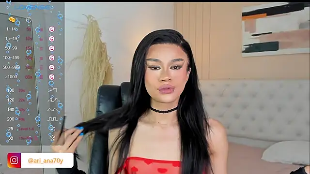 Snapshot of LOISE-XX chatting on 11/15/25, 06:33 LOISE-XX online show from 11/15/25, 06:33