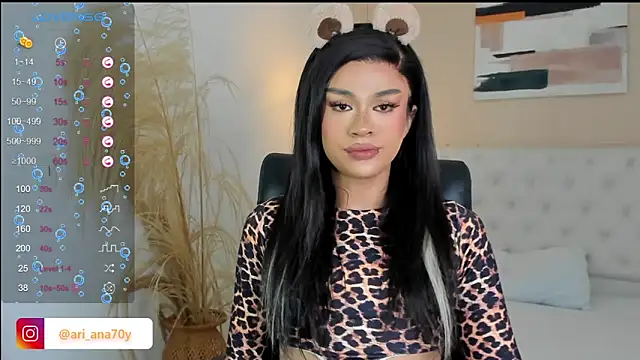 Snapshot of LOISE-XX chatting on 11/25/25, 07:30 LOISE-XX online show from 11/25/25, 07:30