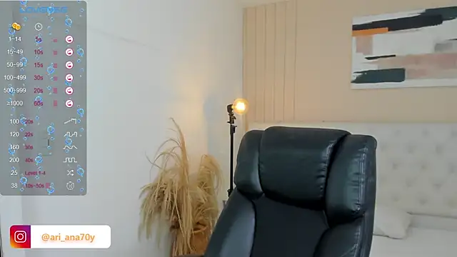 Snapshot of LOISE-XX chatting on 02/25/26, 05:06 LOISE-XX online show from 02/25/26, 05:06