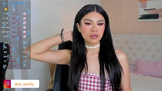 Snapshot of LOISE-XX chatting on 03/19/26, 06:06 LOISE-XX online show from 03/19/26, 06:06