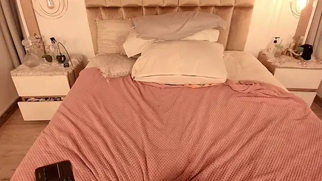 Twwiiggy online show from 02/11/25, 02:14