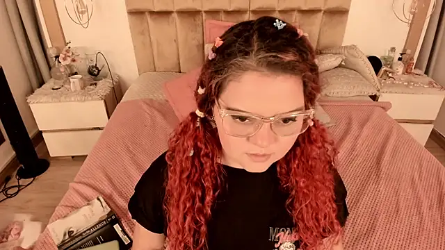 Twwiiggy online show from 02/20/25, 02:29