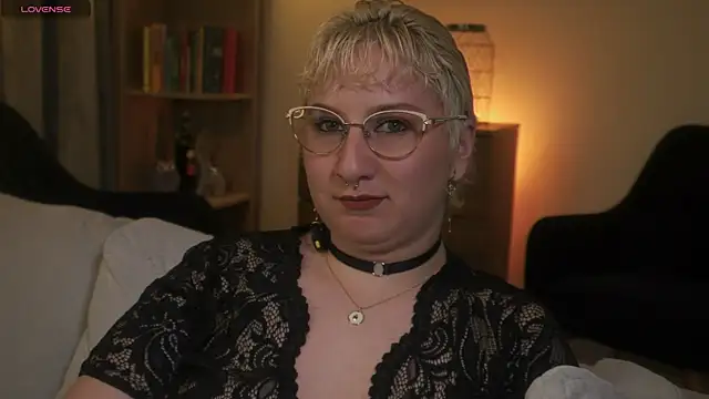 Ximenna Cruz online show from 12/05/25, 12:19