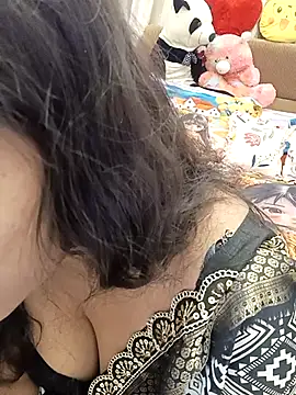 Divya girl online show from 06/17/26, 11:56