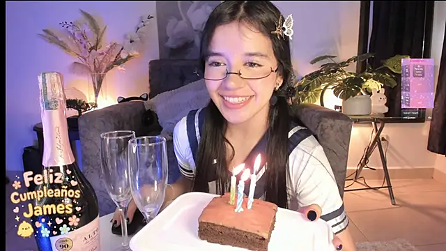 Naughtylittlegirl  online show from 09/30/25, 10:26