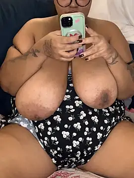 Snapshot of SweetLizzyBBW chatting on 07/09/26, 02:59 SweetLizzyBBW online show from 07/09/26, 02:59