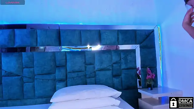 Venus velez  online show from 01/13/25, 01:39