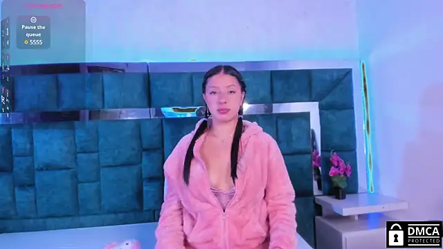 Venus velez  online show from 01/15/25, 01:09