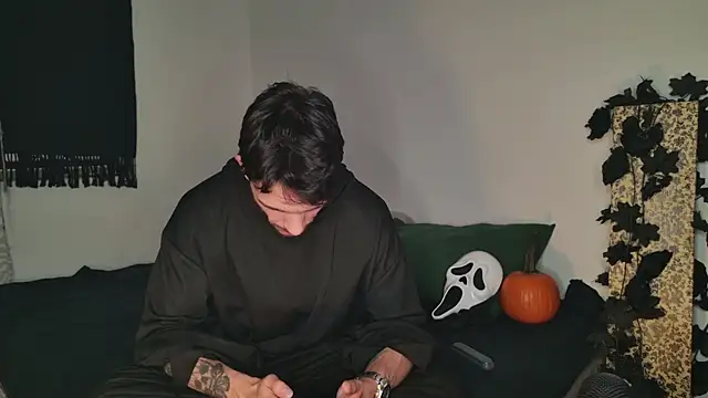 Snapshot of JackDesFeux chatting on 10/28/25, 05:44 JackDesFeux online show from 10/28/25, 05:44