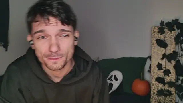 Snapshot of JackDesFeux chatting on 10/31/25, 11:17 JackDesFeux online show from 10/31/25, 11:17