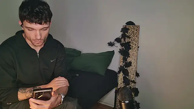 Snapshot of JackDesFeux chatting on 11/06/25, 04:57 JackDesFeux online show from 11/06/25, 04:57