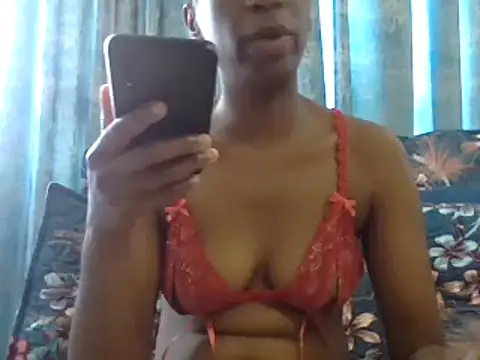 Snapshot of AfricanPrincesss2 chatting on 01/15/25, 08:41 AfricanPrincesss2 online show from 01/15/25, 08:41