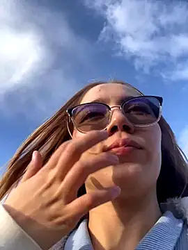 melody-dy online show from 10/08/25, 10:07