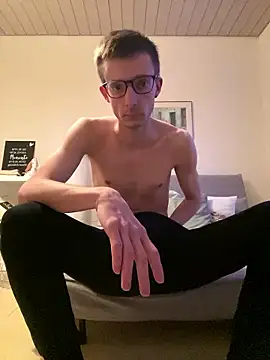 Snapshot of Sturmi18 chatting on 01/12/26, 04:12 Sturmi18 online show from 01/12/26, 04:12