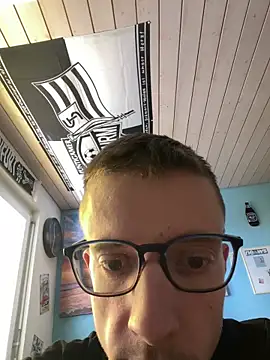 Snapshot of Sturmi18 chatting on 03/04/26, 09:37 Sturmi18 online show from 03/04/26, 09:37