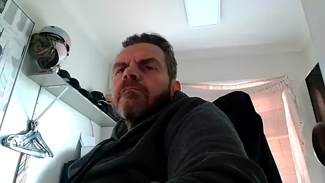 Snapshot of toptugger chatting on 01/21/25, 11:24 toptugger online show from 01/21/25, 11:24