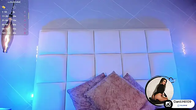 danii hill  online show from 11/11/25, 04:34