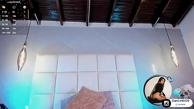 danii hill  online show from 11/19/25, 04:34