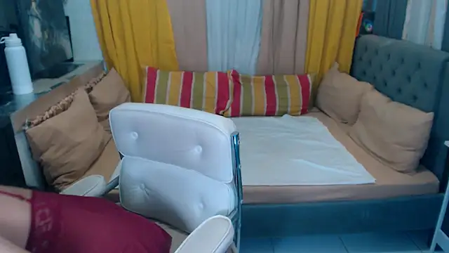 Snapshot of QueenDomCumm chatting on 12/05/24, 04:42 QueenDomCumm online show from 12/05/24, 04:42