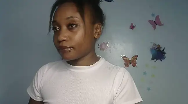 laetitia  online show from 03/06/25, 11:42