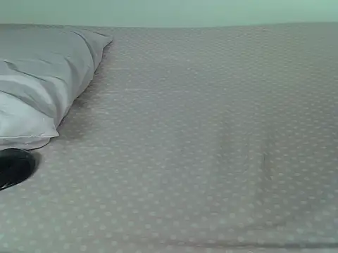 laetitia  online show from 10/23/25, 02:27