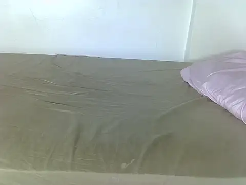 laetitia  online show from 11/29/25, 02:42