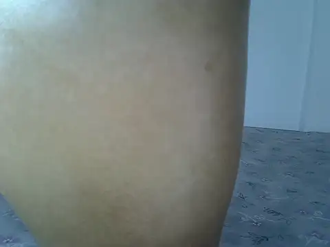 laetitia  online show from 12/01/25, 12:21