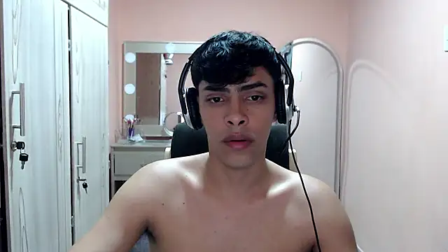 Snapshot of TenderBoyBigCock_ chatting on 11/12/25, 04:13 TenderBoyBigCock online show from 11/12/25, 04:13