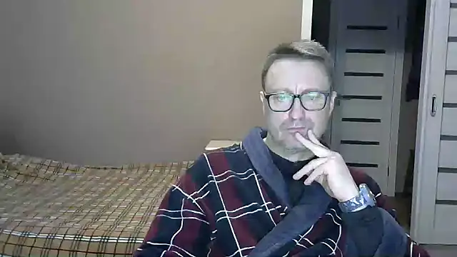 Snapshot of HarrySnake chatting on 12/11/24, 12:02 HarrySnake online show from 12/11/24, 12:02