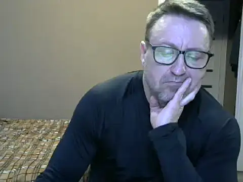 Snapshot of HarrySnake chatting on 12/15/24, 11:55 HarrySnake online show from 12/15/24, 11:55