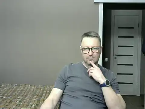 Snapshot of HarrySnake chatting on 02/05/25, 12:17 HarrySnake online show from 02/05/25, 12:17