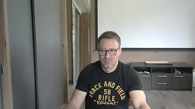 Snapshot of HarrySnake chatting on 10/08/25, 11:52 HarrySnake online show from 10/08/25, 11:52