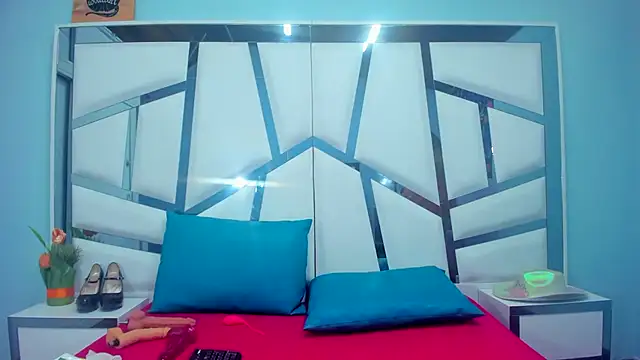 Snapshot of chanel_hot_001 chatting on 11/13/25, 05:06 chanel hot 001 online show from 11/13/25, 05:06