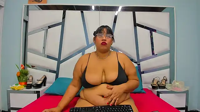 Snapshot of chanel_hot_001 chatting on 11/14/25, 01:48 chanel hot 001 online show from 11/14/25, 01:48