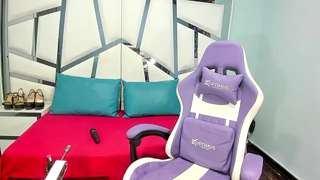 Snapshot of chanel_hot_001 chatting on 12/01/25, 08:03 chanel hot 001 online show from 12/01/25, 08:03